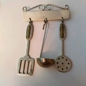 Kitchen/cook pin-brooch